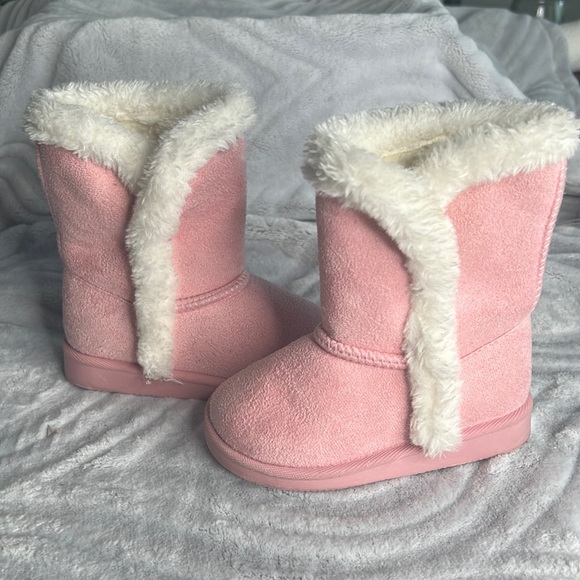 EUC Pink Fuzzy Boots Toddler Size 6 - Picture 1 of 3